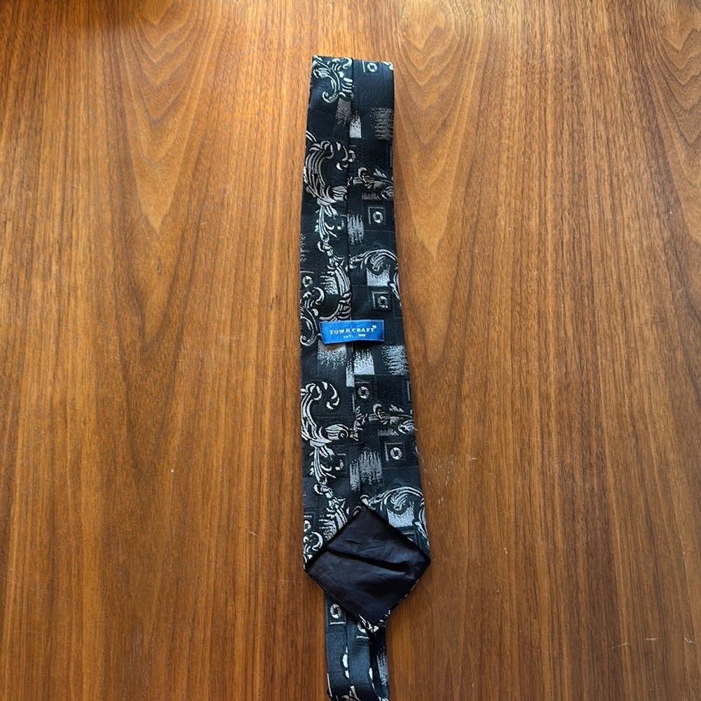 Town craft tie